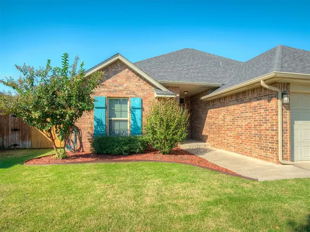 Photo 3 — 9921 Rockwell Terrace, Oklahoma City, OK 73162