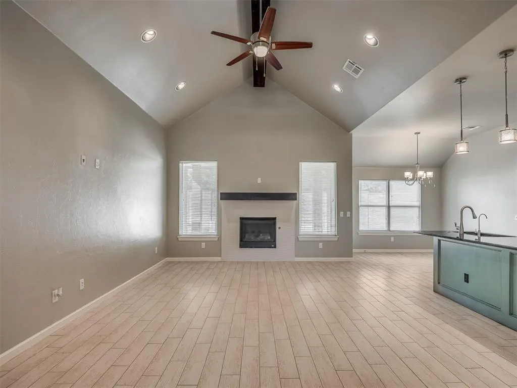 Photo 6 — 9921 Rockwell Terrace, Oklahoma City, OK 73162