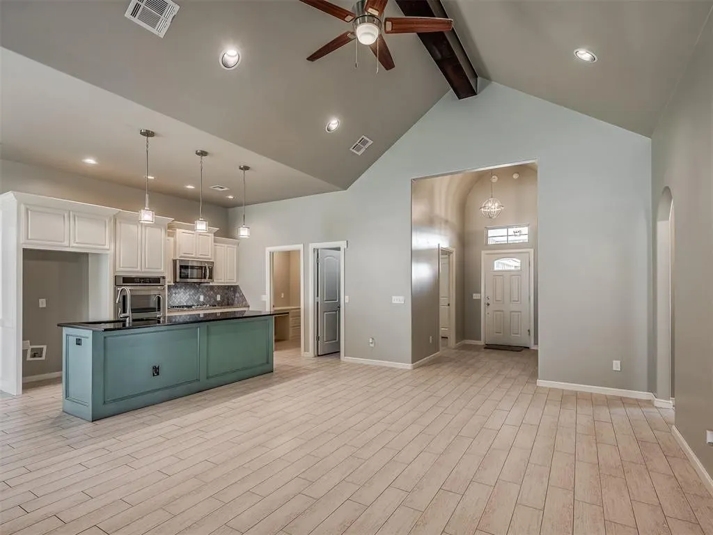 Photo 7 — 9921 Rockwell Terrace, Oklahoma City, OK 73162