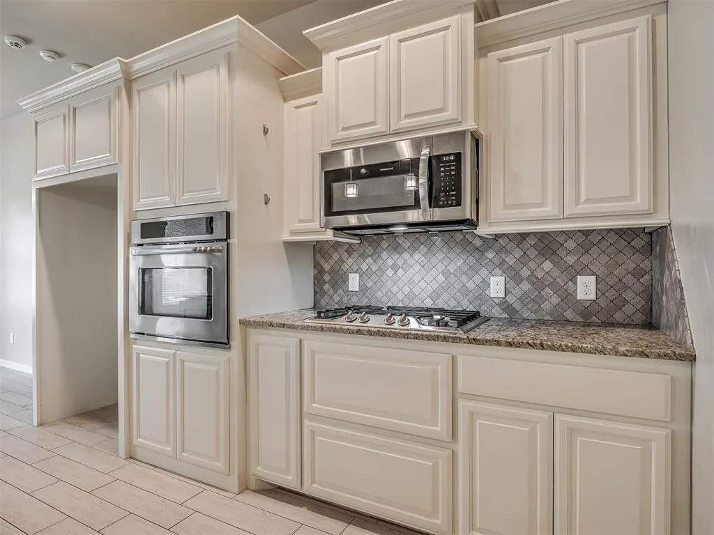 Photo 12 — 9921 Rockwell Terrace, Oklahoma City, OK 73162