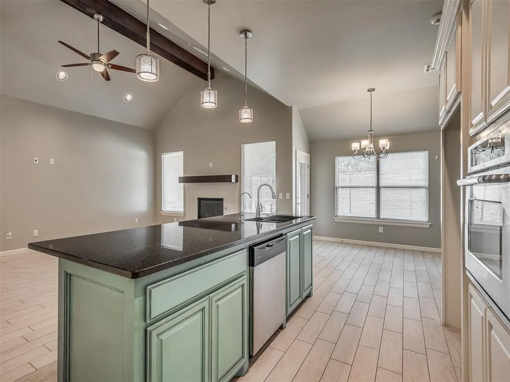 Photo 13 — 9921 Rockwell Terrace, Oklahoma City, OK 73162