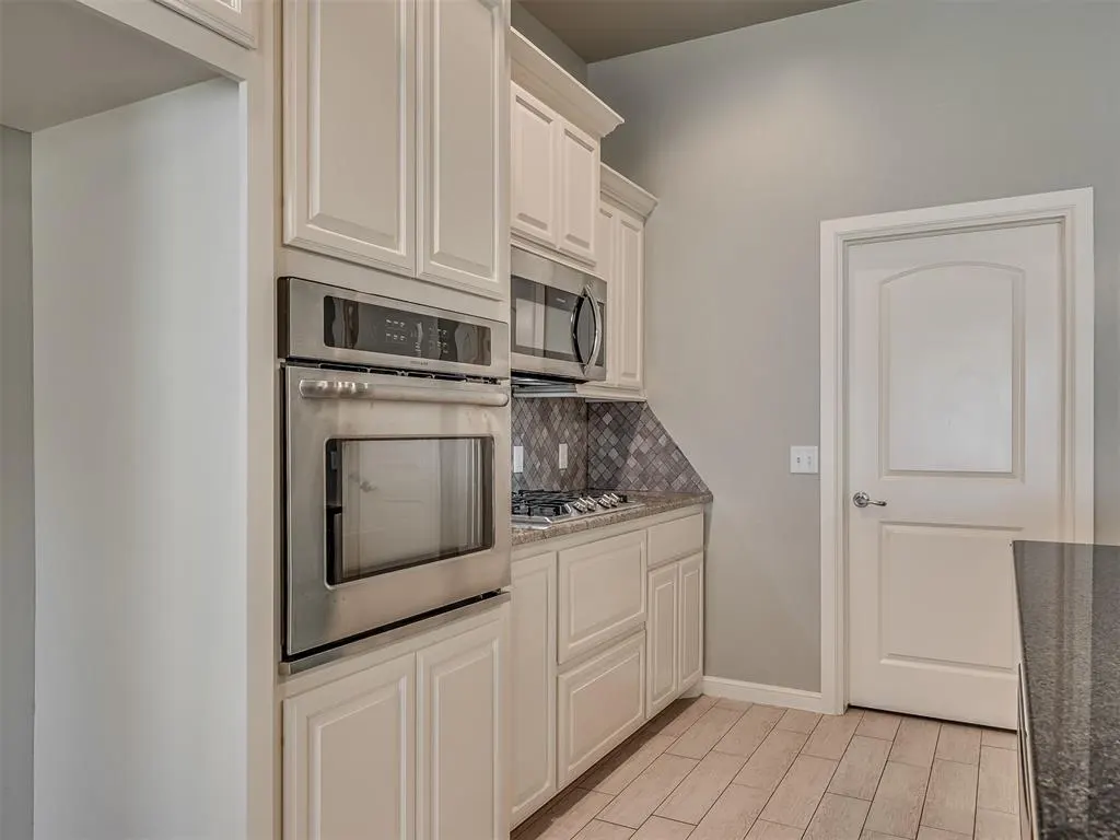 Photo 15 — 9921 Rockwell Terrace, Oklahoma City, OK 73162