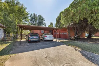 Sold home at 408 W Douglas Drive