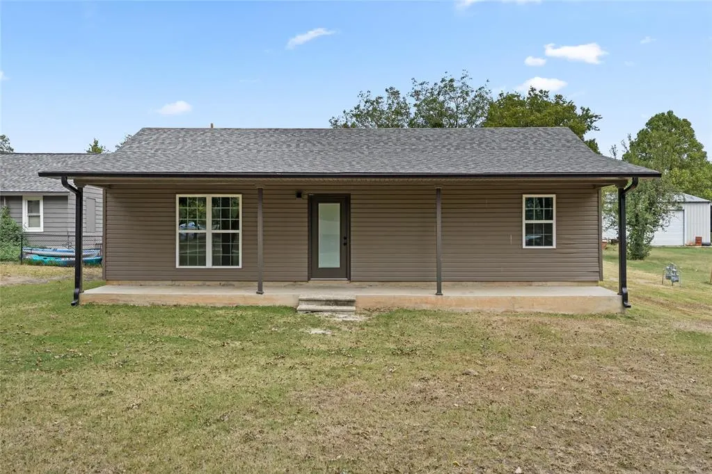 Photo 2 — 319 N Spruce, Stratford, OK 74872