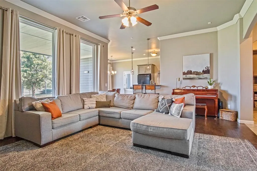 Photo 4 — 9500 Russell Drive, Yukon, OK 73099