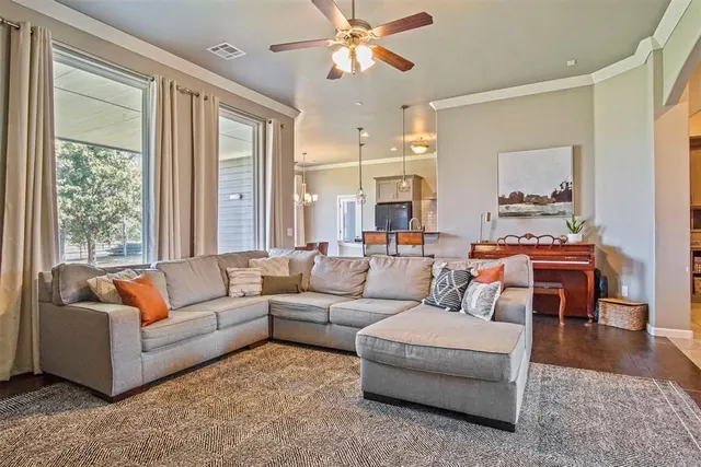 Photo 4 — 9500 Russell Drive, Yukon, OK 73099