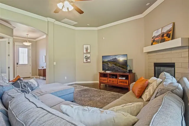 Photo 5 — 9500 Russell Drive, Yukon, OK 73099