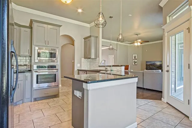 Photo 7 — 9500 Russell Drive, Yukon, OK 73099