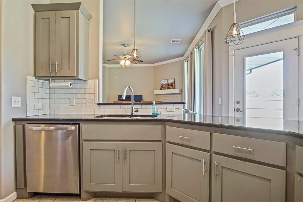 Photo 8 — 9500 Russell Drive, Yukon, OK 73099