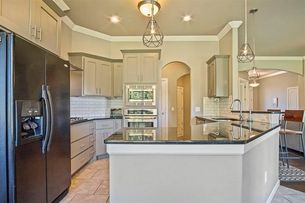Photo 11 — 9500 Russell Drive, Yukon, OK 73099