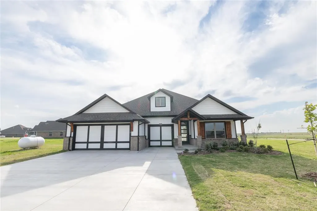 Photo 2 — 12300 Alfalfa Lane, Cashion, OK 73044