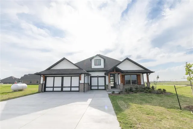 Photo 2 — 12300 Alfalfa Lane, Cashion, OK 73044