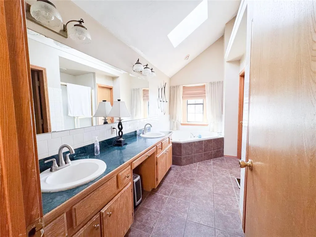 Photo 8 — 3115 Shady Lane Dr Street, Anadarko, OK 73005