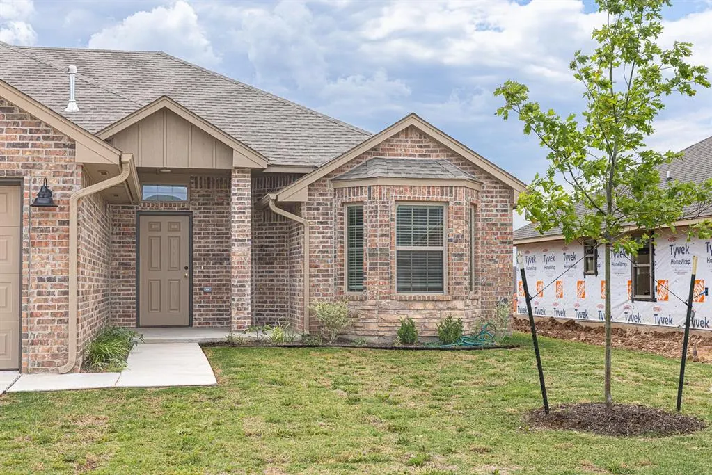 Photo 2 — 4528 Adobe Court, Yukon, OK 73099