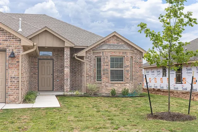 Photo 2 — 4528 Adobe Court, Yukon, OK 73099
