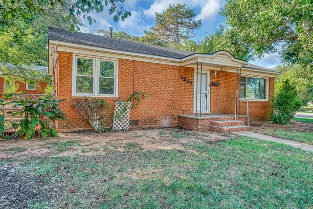 Photo 2 — 1219 Crestview Drive, Elk City, OK 73644