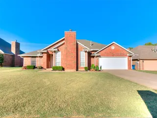 Sold home at 317 Albany Drive