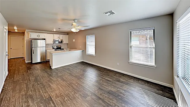 Photo 4 — 427 Summit Ridge Drive, Oklahoma City, OK 73114