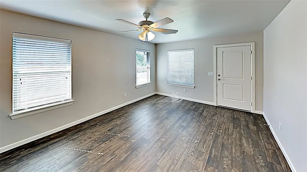 Photo 5 — 427 Summit Ridge Drive, Oklahoma City, OK 73114