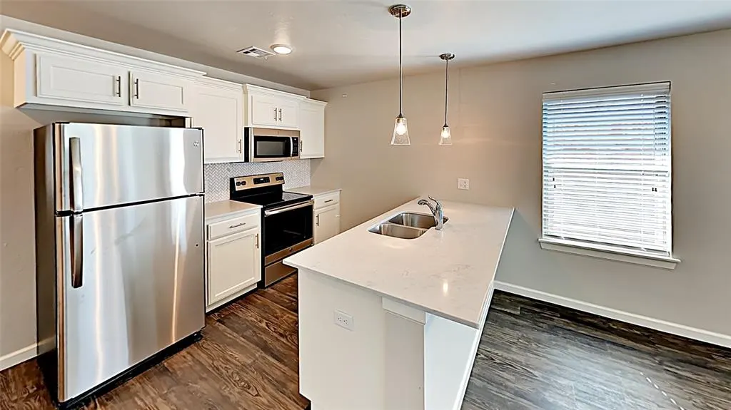 Photo 7 — 427 Summit Ridge Drive, Oklahoma City, OK 73114