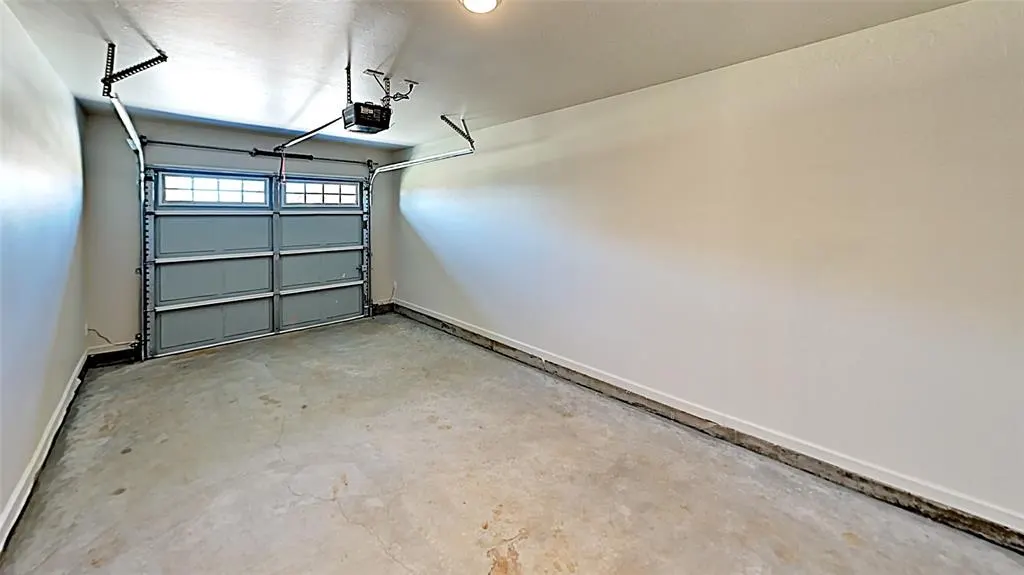 Photo 18 — 427 Summit Ridge Drive, Oklahoma City, OK 73114