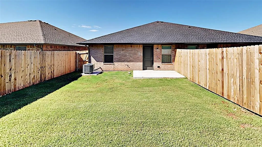 Photo 19 — 427 Summit Ridge Drive, Oklahoma City, OK 73114
