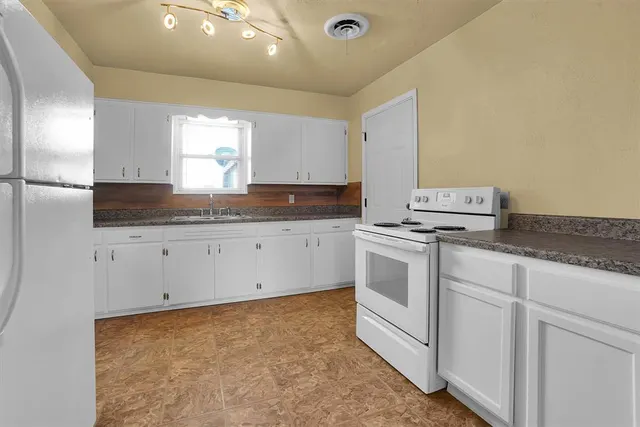 Photo 7 — 300 Gary Street, Mangum, OK 73554