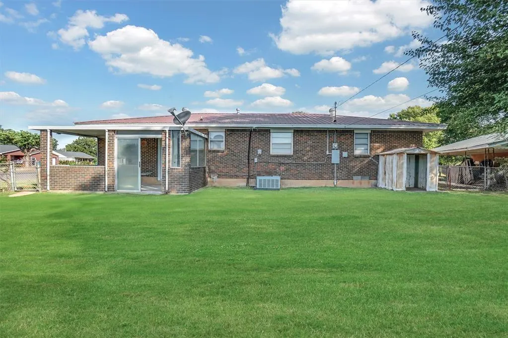 Photo 26 — 300 Gary Street, Mangum, OK 73554