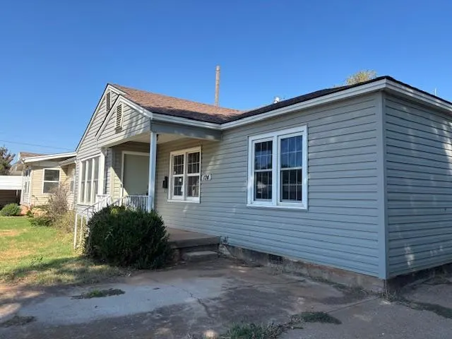 Front exterior — 124 Thornton Lane, Elk City, OK 73644