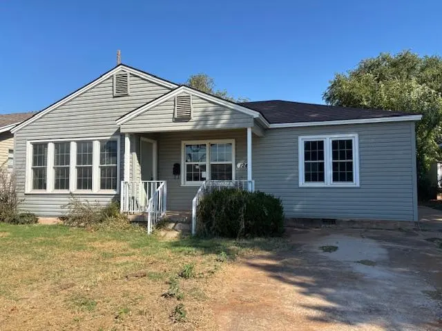 Photo 2 — 124 Thornton Lane, Elk City, OK 73644