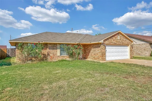 Front exterior — 1809 Comet Street, Altus, OK 73521