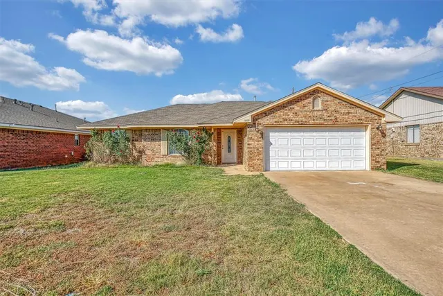 Photo 2 — 1809 Comet Street, Altus, OK 73521