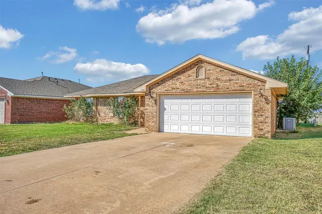 Photo 3 — 1809 Comet Street, Altus, OK 73521