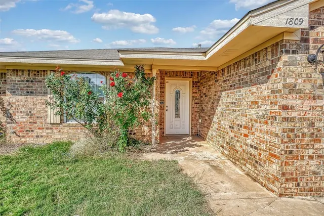 Photo 4 — 1809 Comet Street, Altus, OK 73521