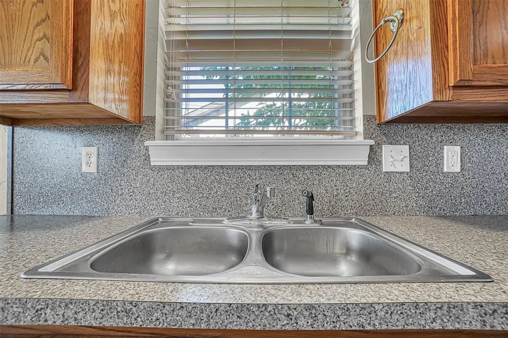 Photo 12 — 1809 Comet Street, Altus, OK 73521