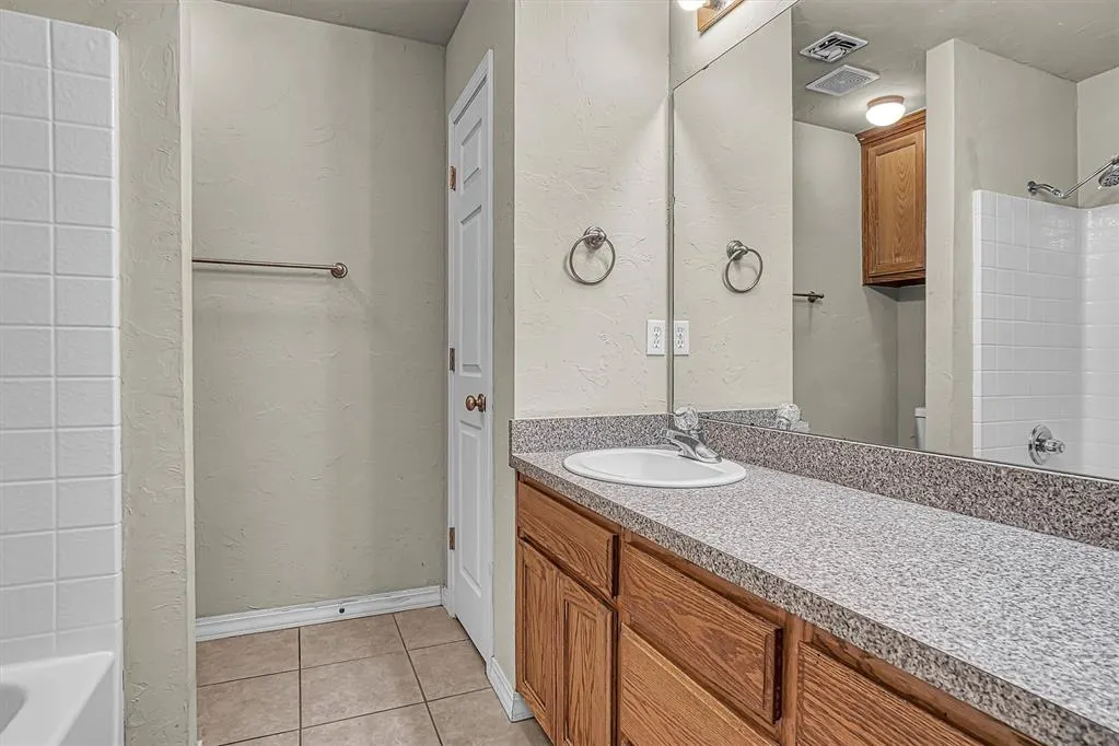 Photo 14 — 1809 Comet Street, Altus, OK 73521