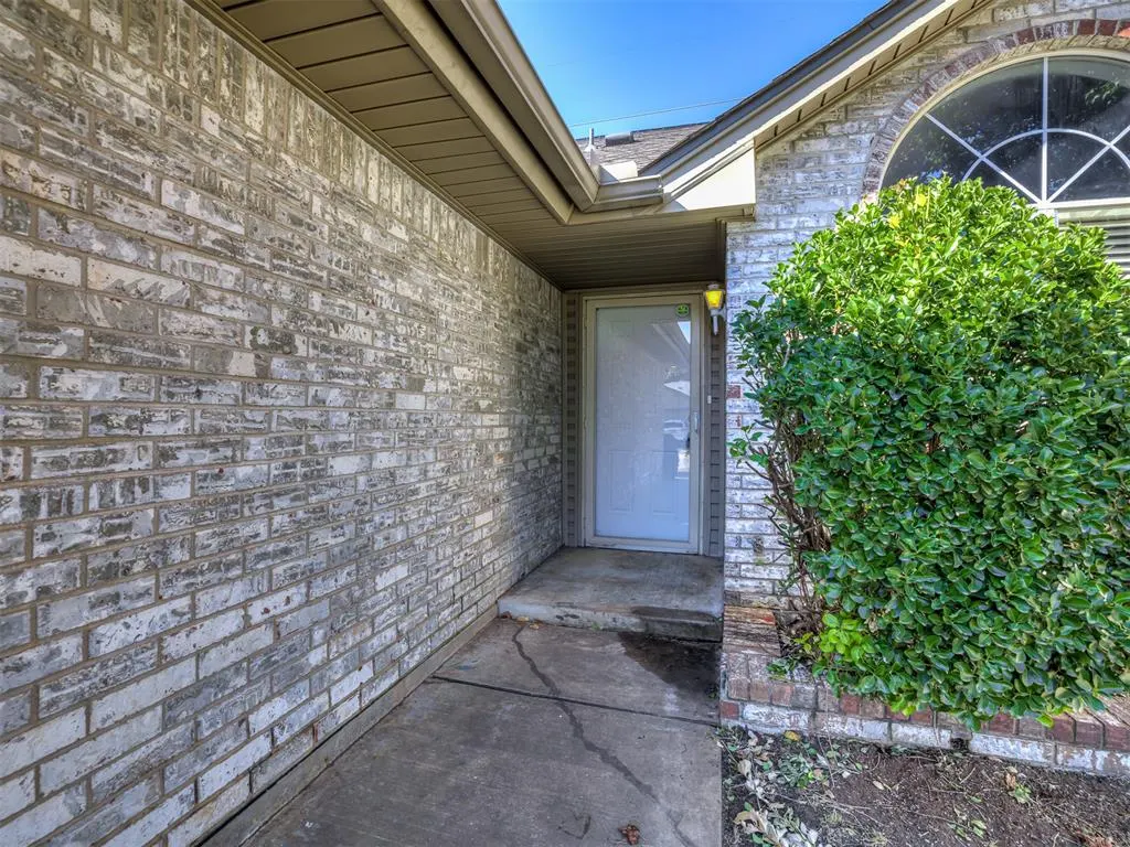 Photo 6 — 105 N Rockypoint Drive, Edmond, OK 73003