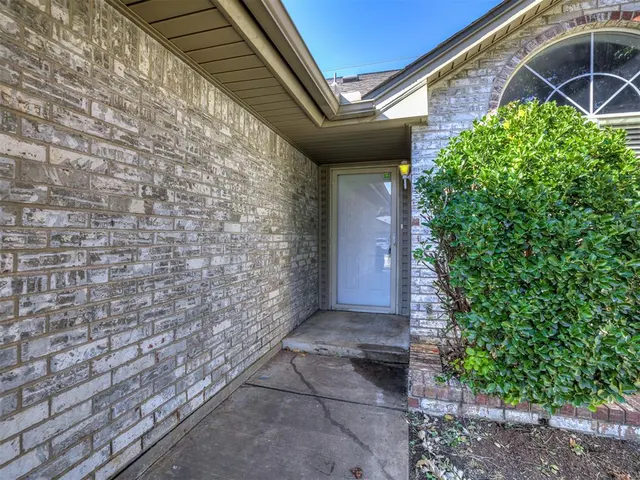 Photo 6 — 105 N Rockypoint Drive, Edmond, OK 73003
