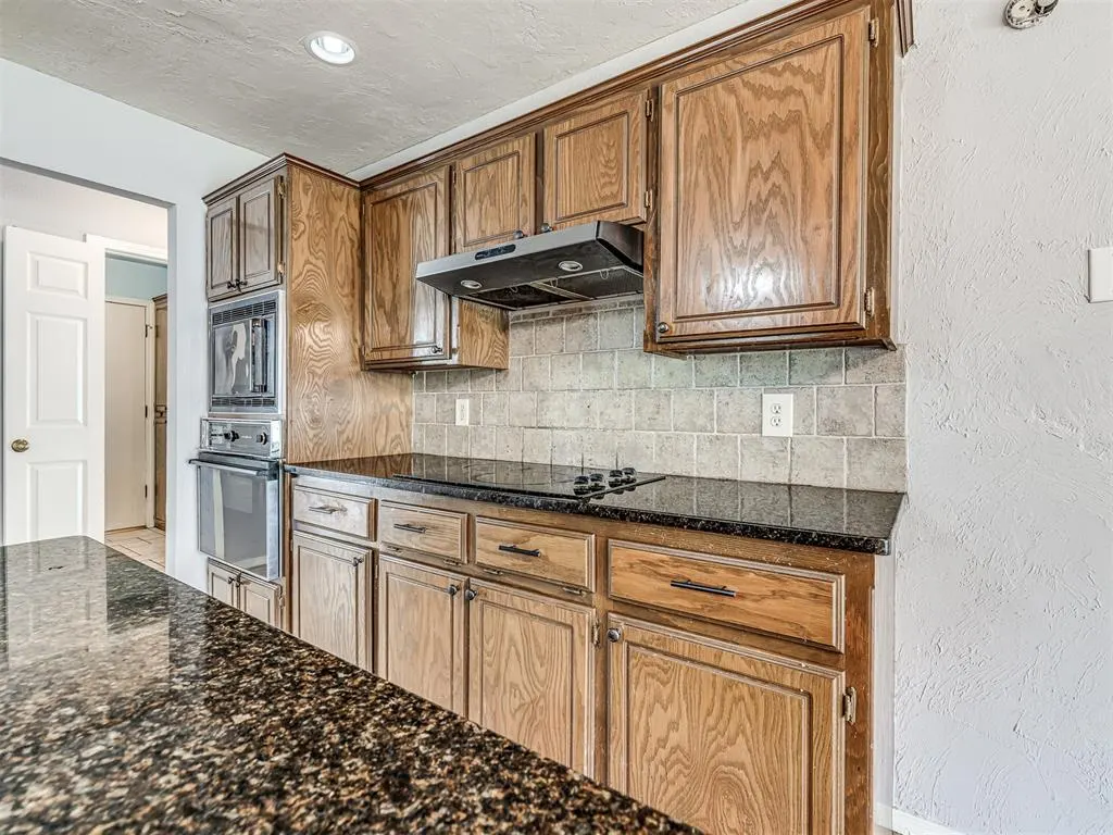 Photo 20 — 105 N Rockypoint Drive, Edmond, OK 73003