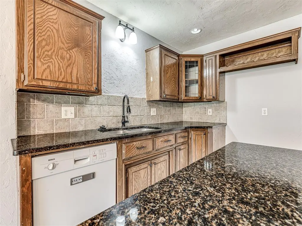 Photo 21 — 105 N Rockypoint Drive, Edmond, OK 73003