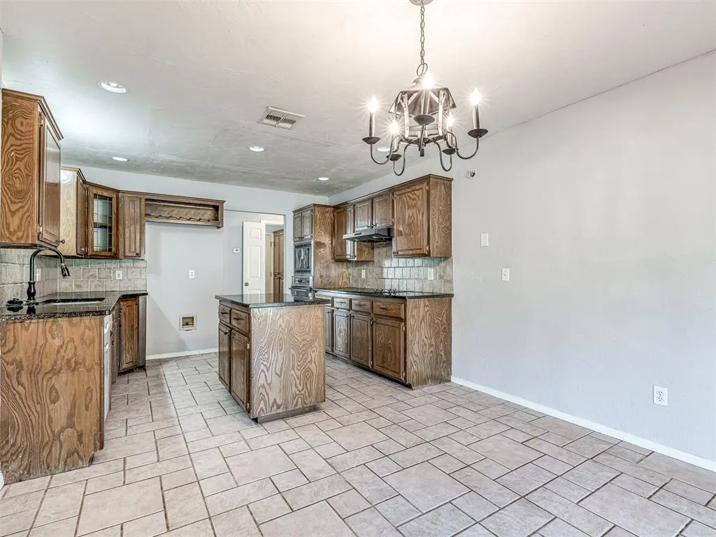 Photo 25 — 105 N Rockypoint Drive, Edmond, OK 73003