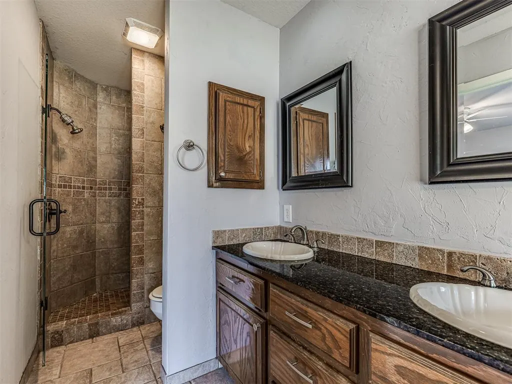 Photo 32 — 105 N Rockypoint Drive, Edmond, OK 73003