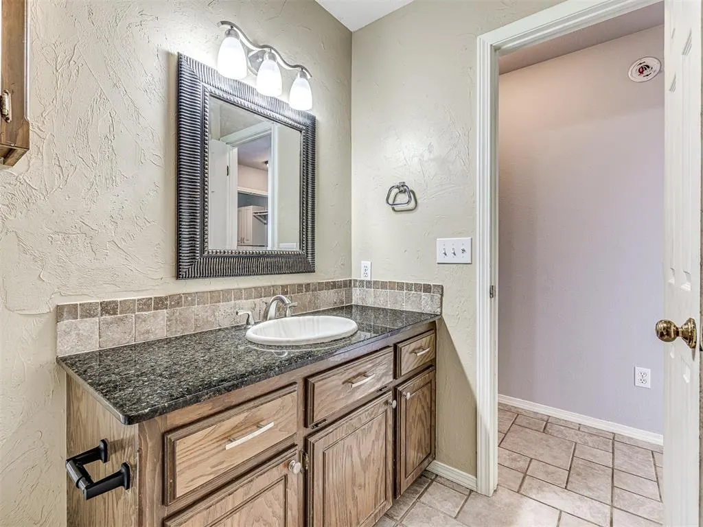 Photo 39 — 105 N Rockypoint Drive, Edmond, OK 73003