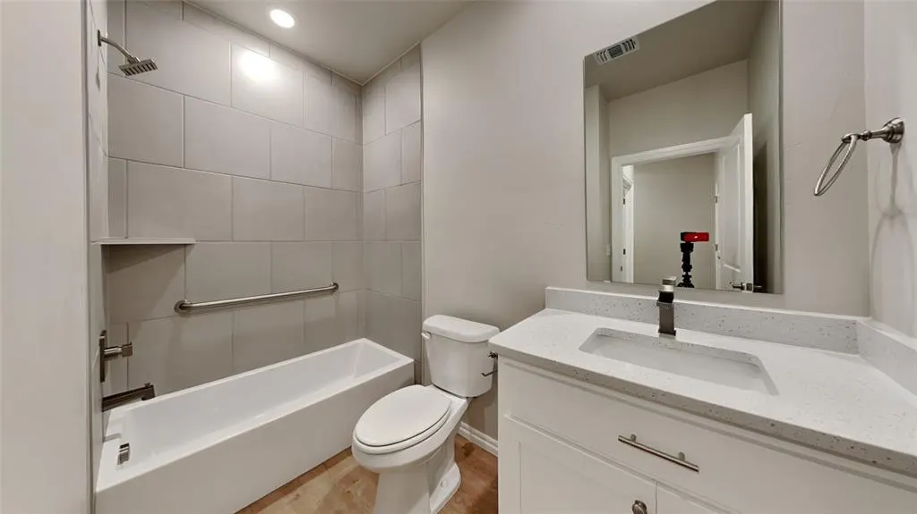Photo 13 — 6913 Labelle Drive, Warr Acres, OK 73132