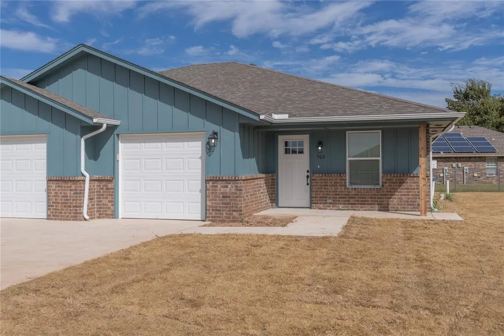Front exterior — 568 Parkhill Circle, Newcastle, OK 73065