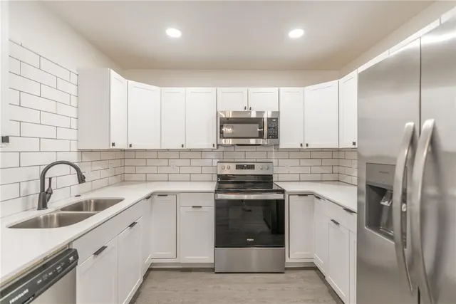 Photo 6 — 568 Parkhill Circle, Newcastle, OK 73065