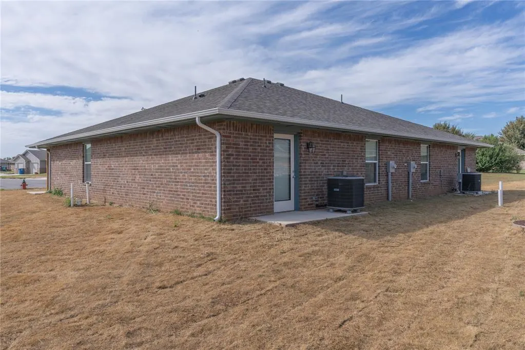 Photo 14 — 568 Parkhill Circle, Newcastle, OK 73065