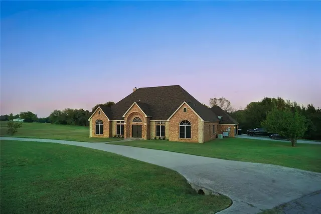 Photo 4 — 900 N Jensen Lane, Yukon, OK 73099