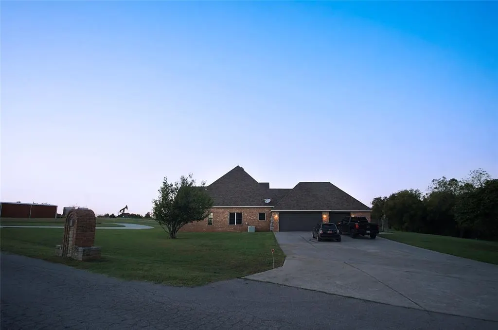 Photo 6 — 900 N Jensen Lane, Yukon, OK 73099