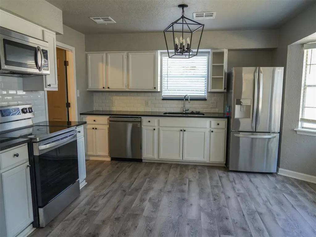 Photo 6 — 5719 NW Chestnut Lane, Lawton, OK 73505